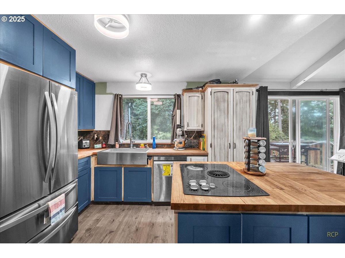 162 MONTICELLO DR