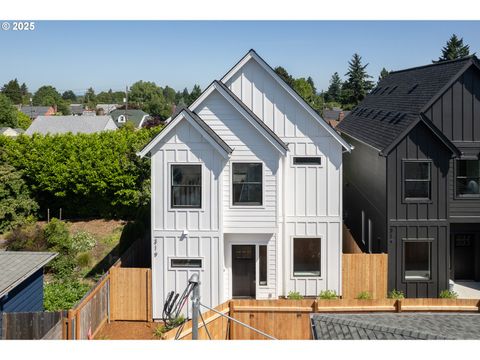 319 N Holland ST Portland OR 97217