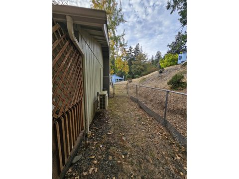 A home in Sutherlin