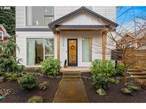 1122 SE TENINO ST Portland OR 97202