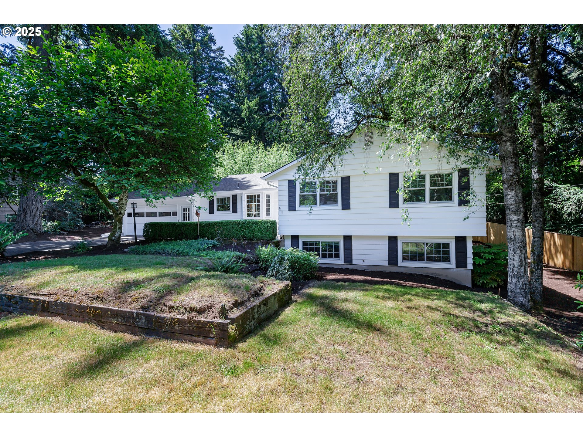 17243 FERNWOOD DR