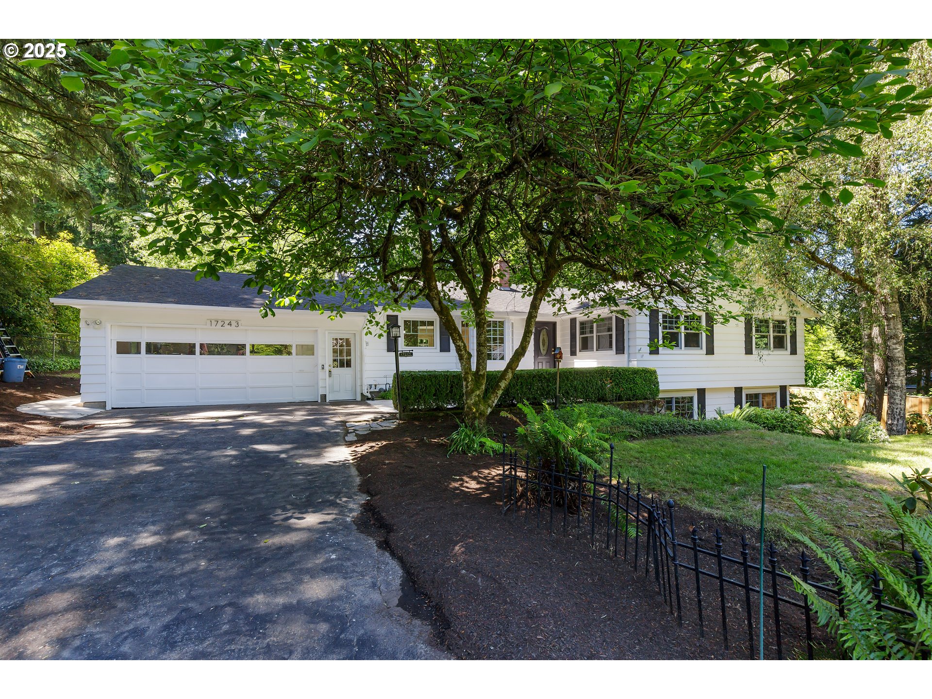 17243 FERNWOOD DR