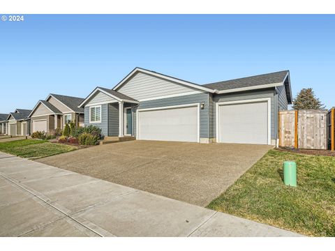 A home in Woodburn