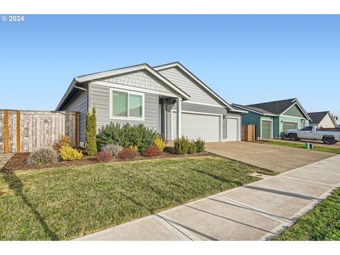 A home in Woodburn