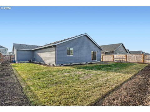 A home in Woodburn