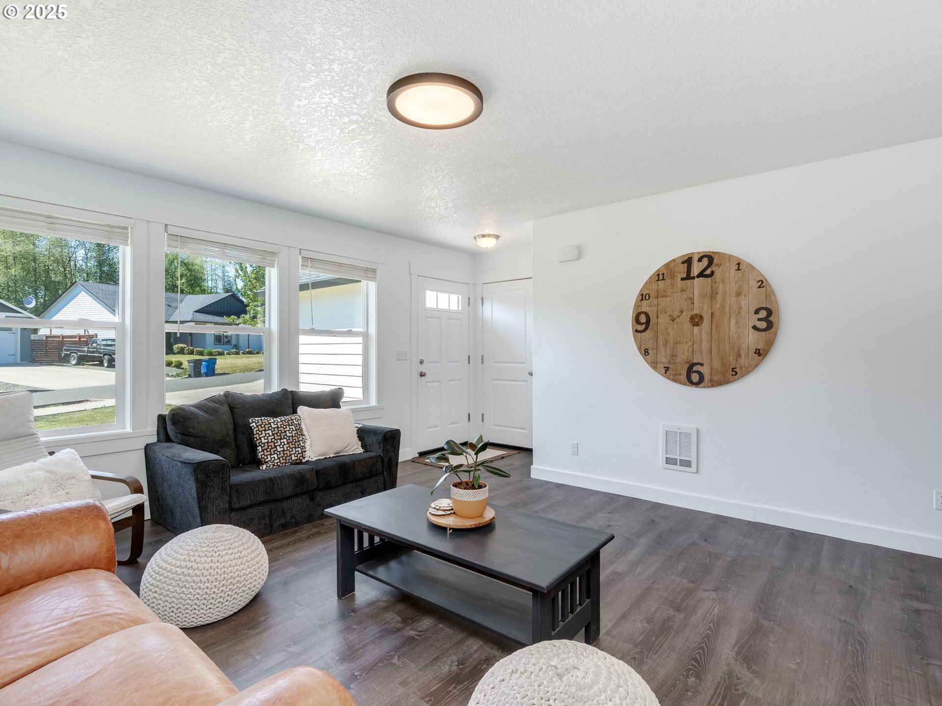 236 W CHRISTY CT