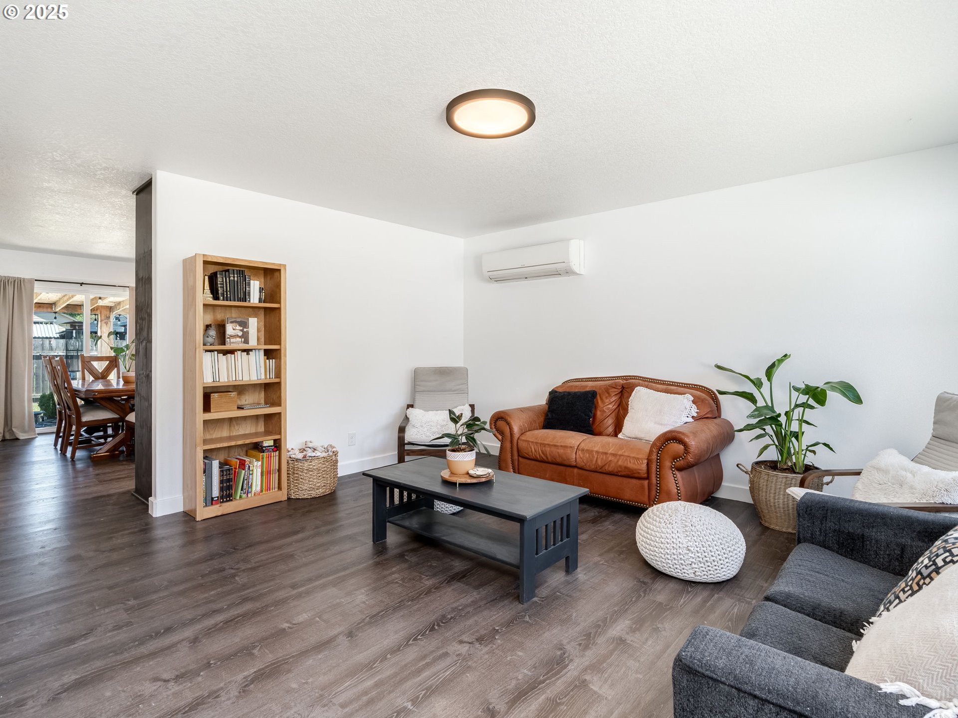 236 W CHRISTY CT
