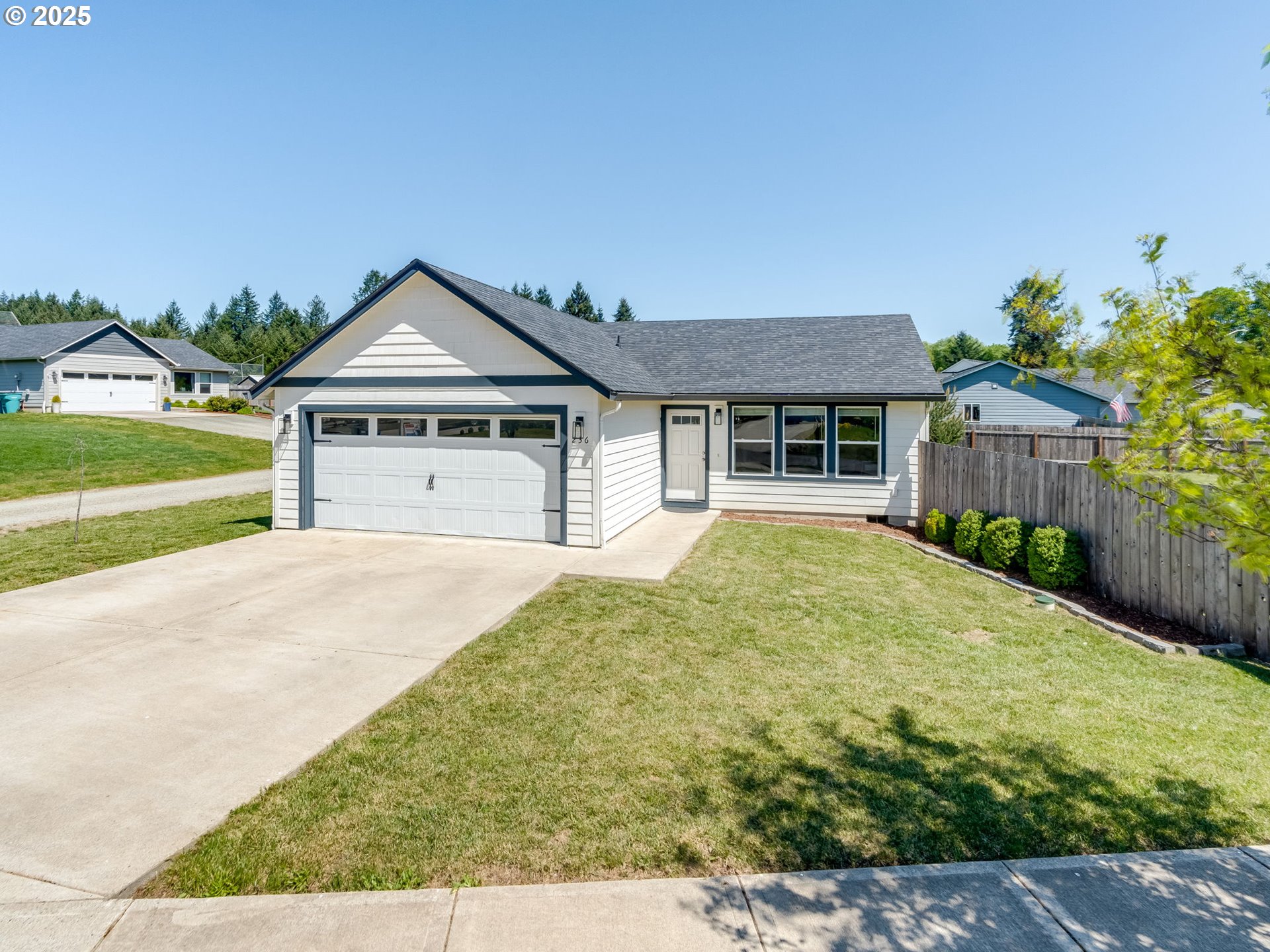 236 W CHRISTY CT