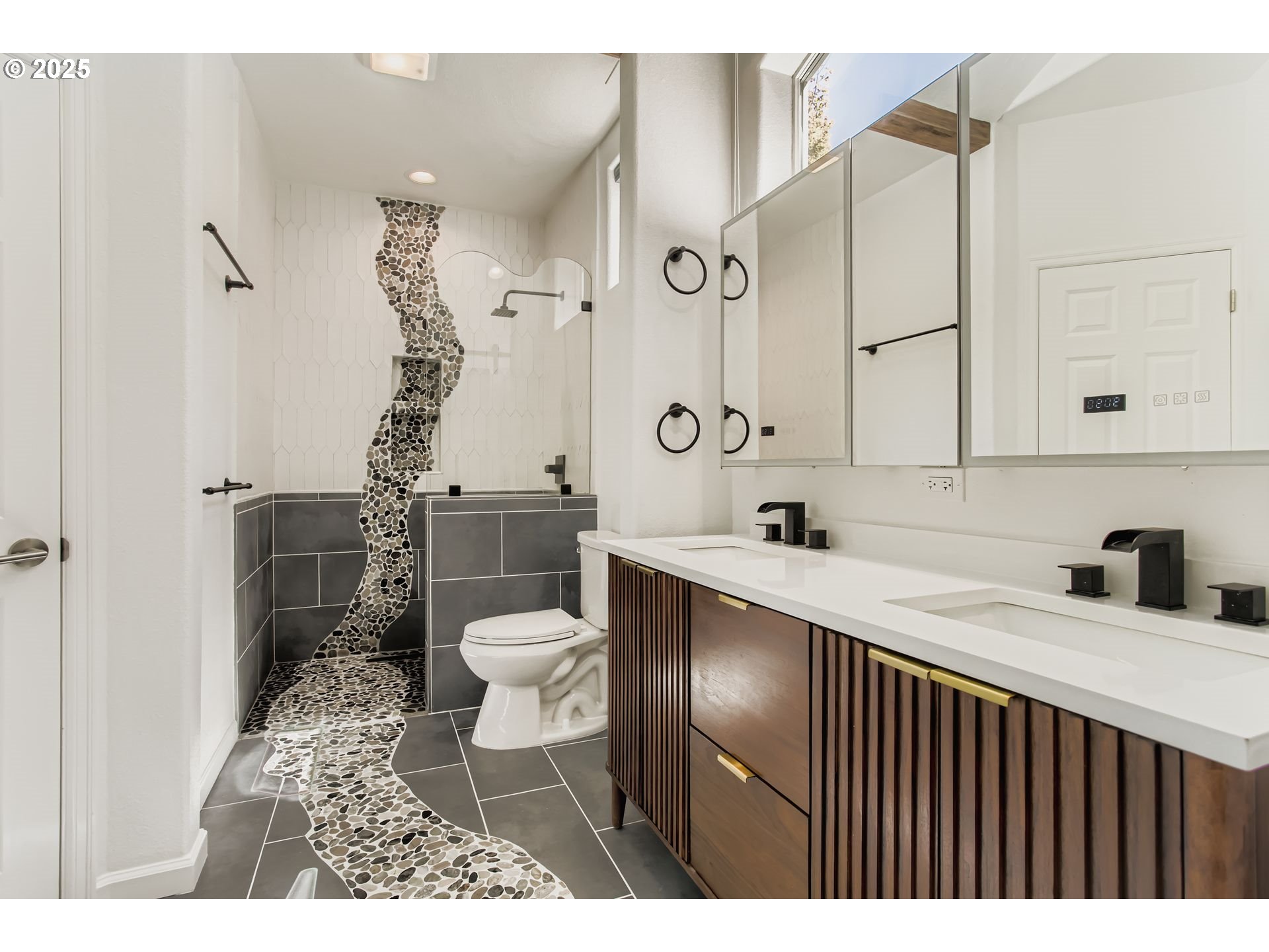 Portland, Oregon 97229, United States, 2 Bedrooms Bedrooms, ,3 BathroomsBathrooms,Residential,Active,190771