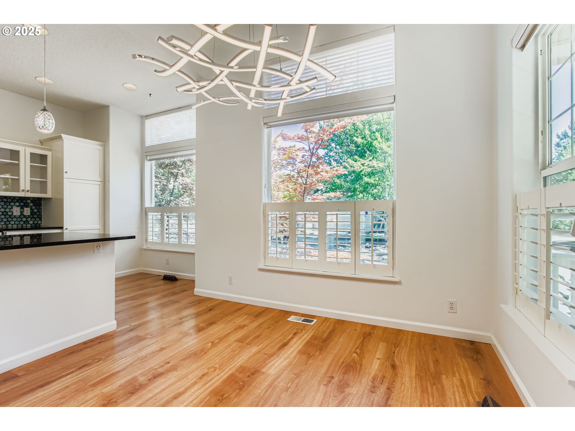 Portland, Oregon 97229, United States, 2 Bedrooms Bedrooms, ,3 BathroomsBathrooms,Residential,Active,190771