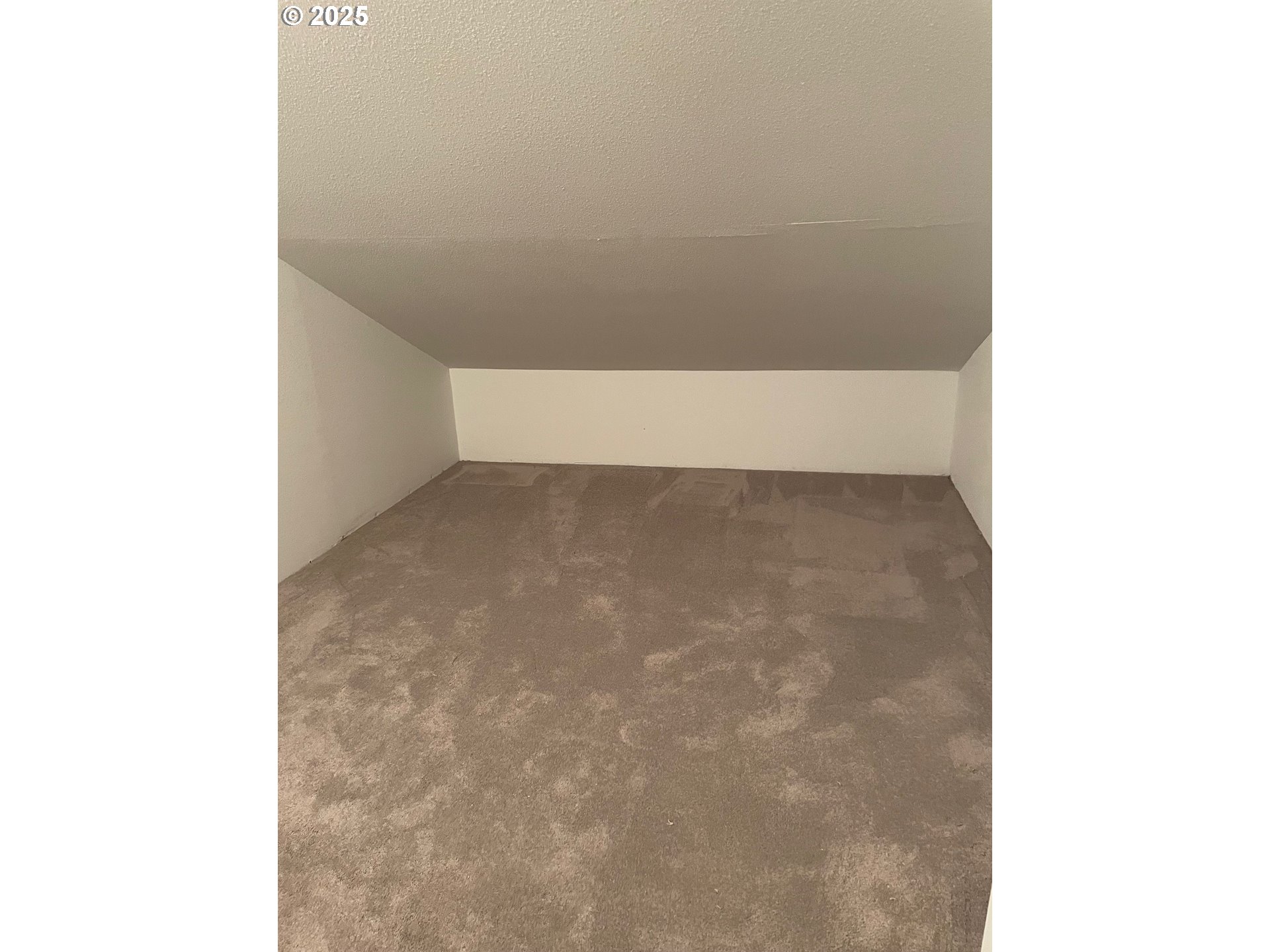 Portland, Oregon 97229, United States, 2 Bedrooms Bedrooms, ,3 BathroomsBathrooms,Residential,Active,190771