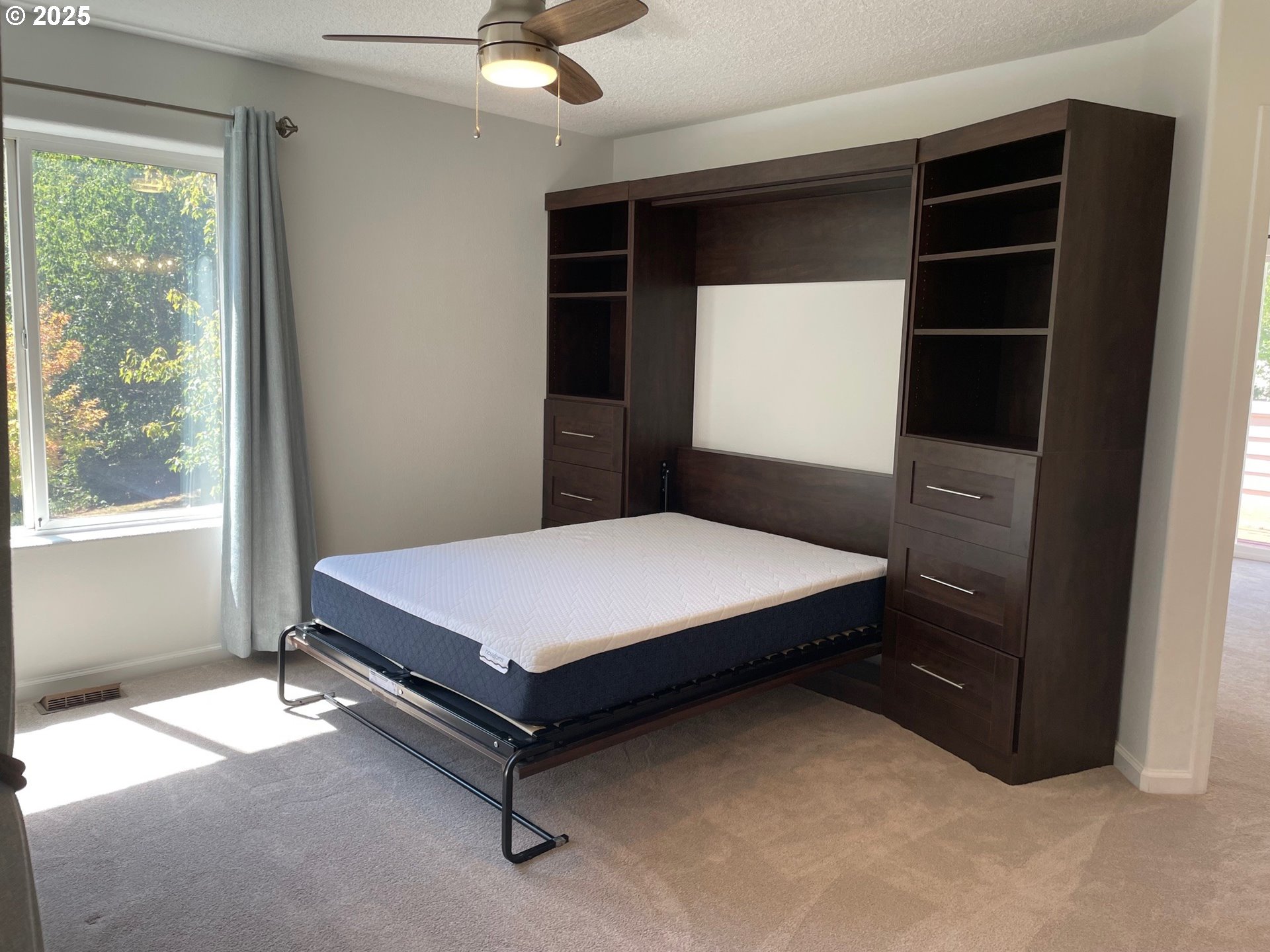 Portland, Oregon 97229, United States, 2 Bedrooms Bedrooms, ,3 BathroomsBathrooms,Residential,Active,190771