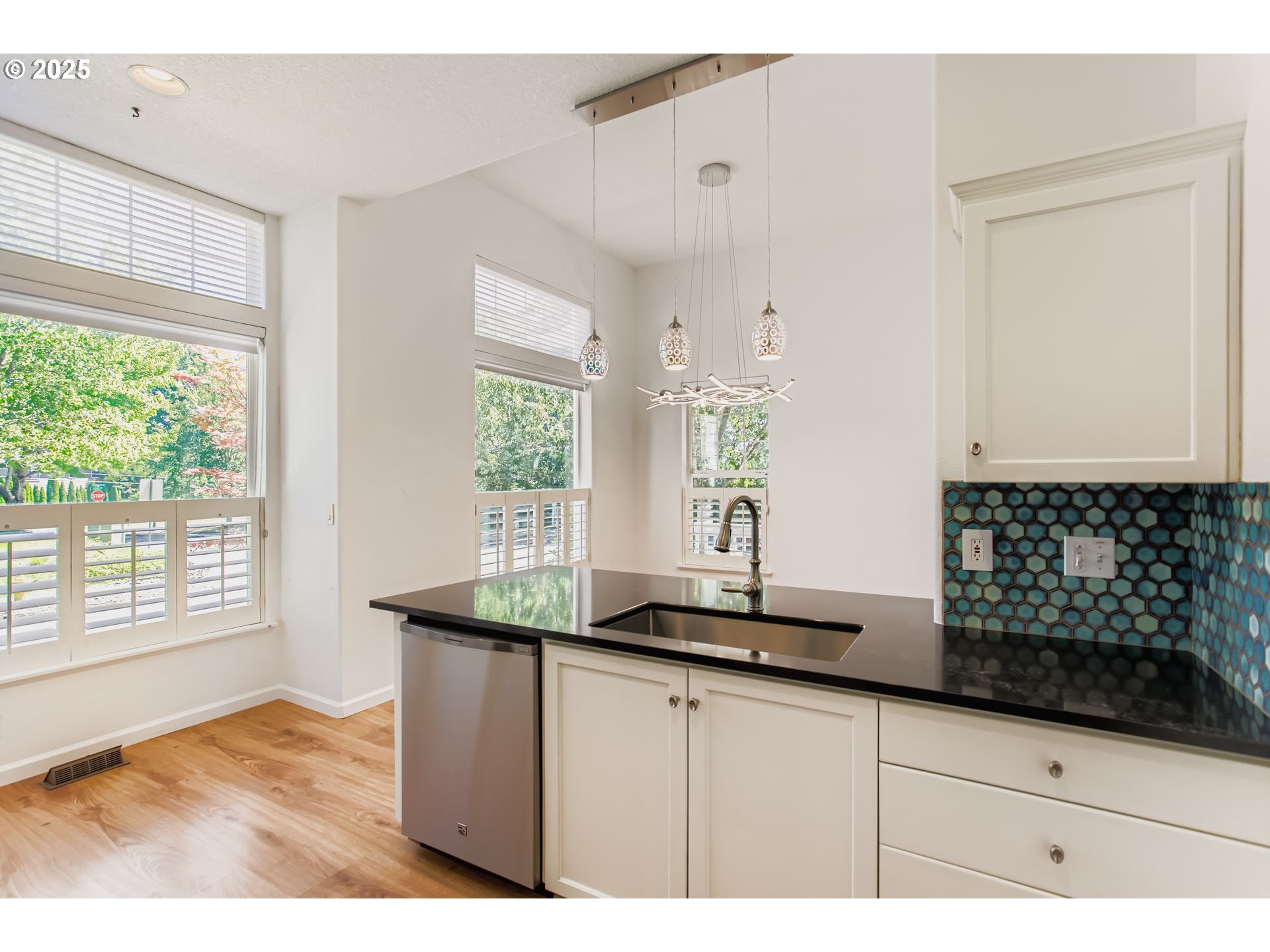 Portland, Oregon 97229, United States, 2 Bedrooms Bedrooms, ,3 BathroomsBathrooms,Residential,Active,190771