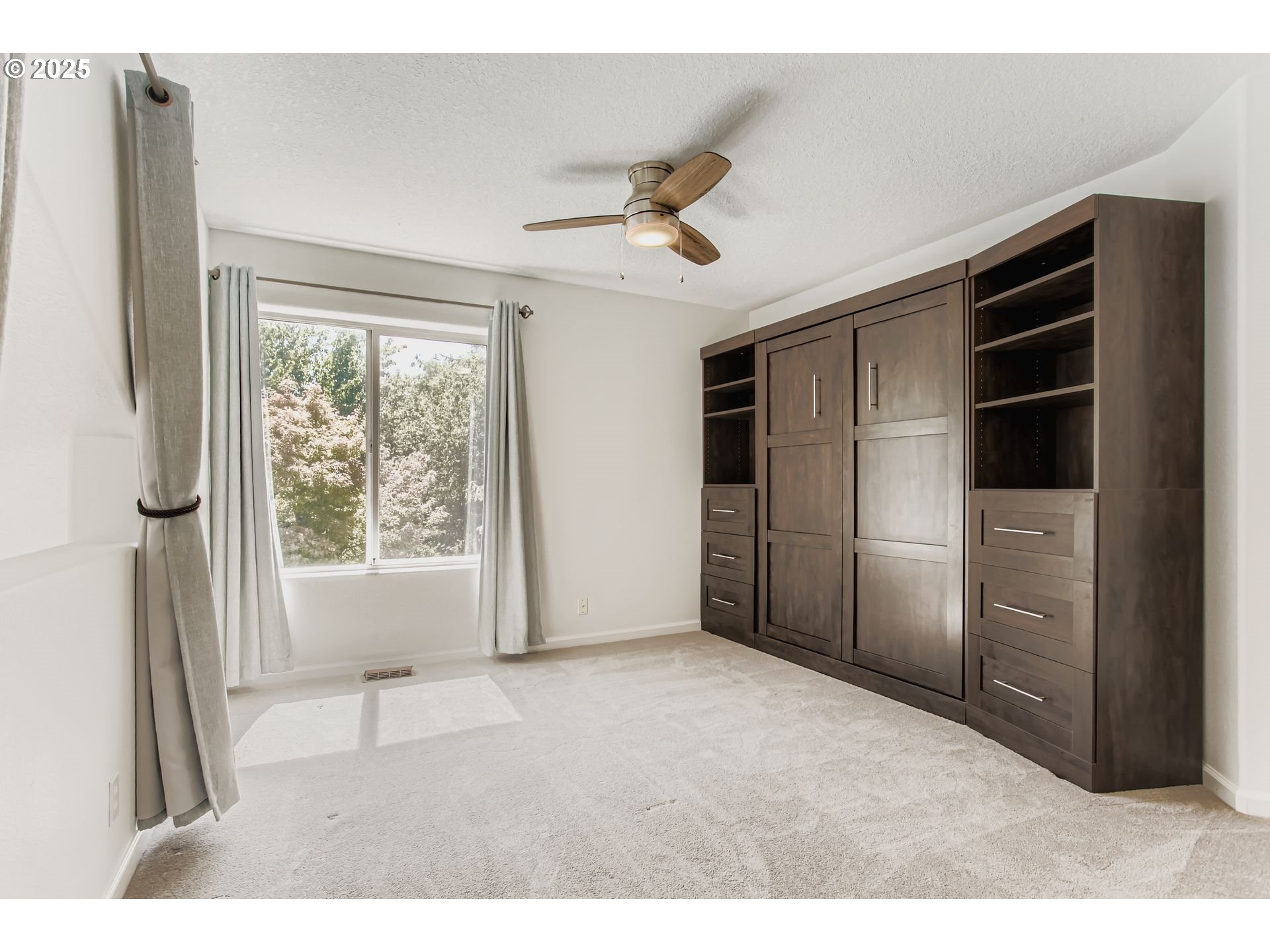 Portland, Oregon 97229, United States, 2 Bedrooms Bedrooms, ,3 BathroomsBathrooms,Residential,Active,190771