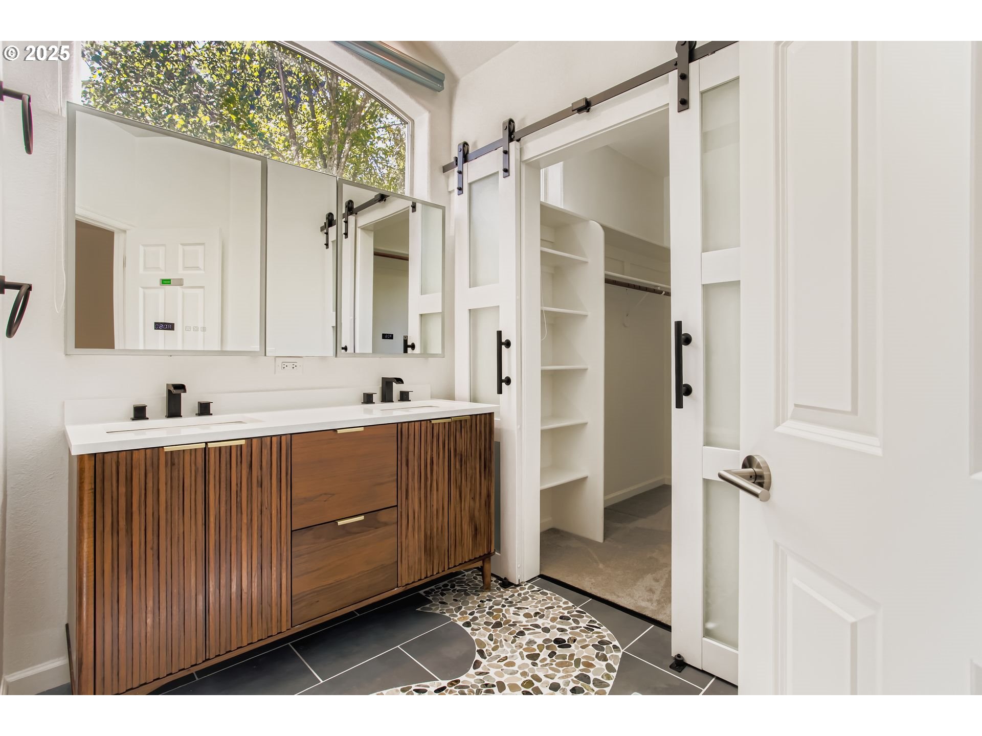 Portland, Oregon 97229, United States, 2 Bedrooms Bedrooms, ,3 BathroomsBathrooms,Residential,Active,190771