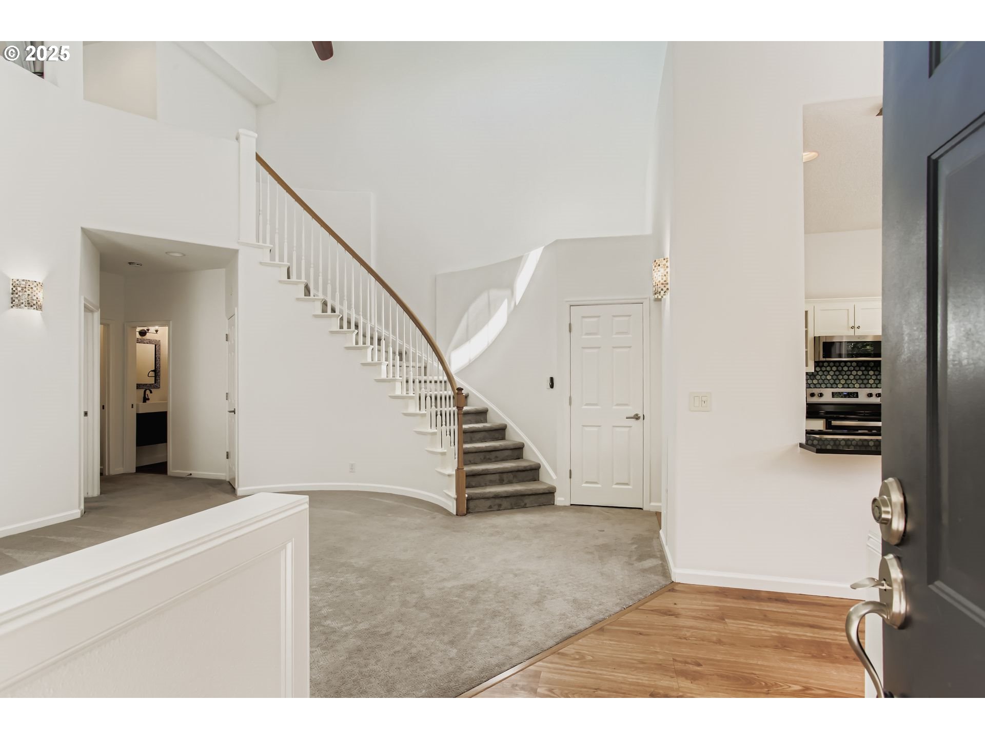 Portland, Oregon 97229, United States, 2 Bedrooms Bedrooms, ,3 BathroomsBathrooms,Residential,Active,190771