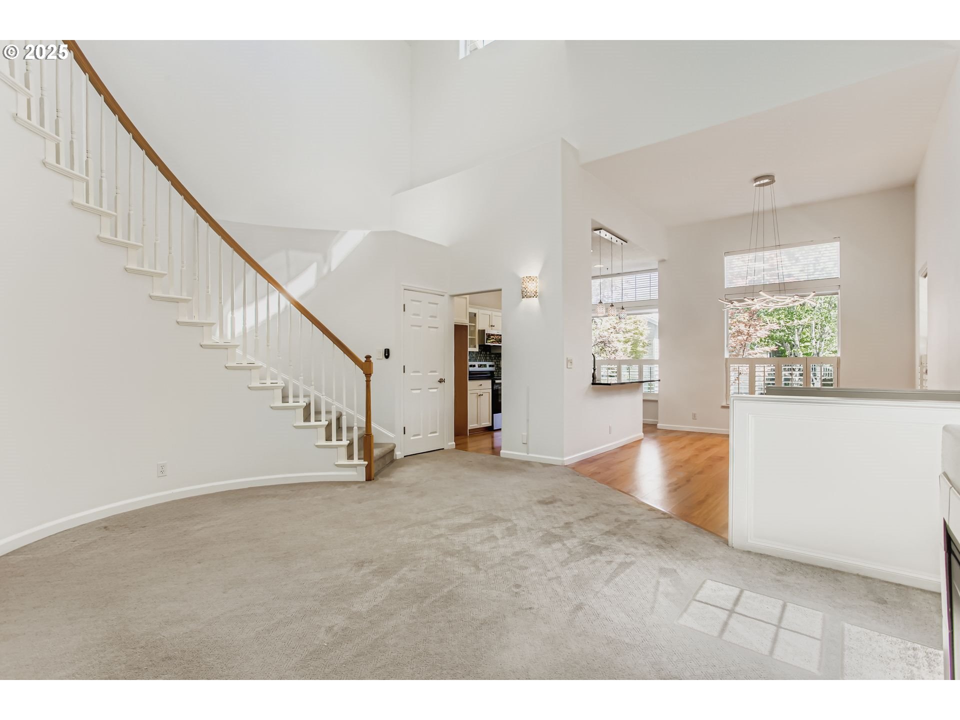 Portland, Oregon 97229, United States, 2 Bedrooms Bedrooms, ,3 BathroomsBathrooms,Residential,Active,190771