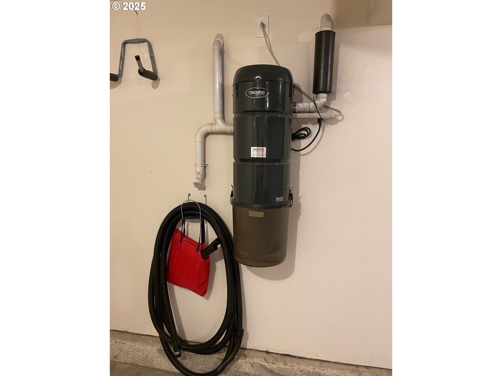 Portland, Oregon 97229, United States, 2 Bedrooms Bedrooms, ,3 BathroomsBathrooms,Residential,Active,190771