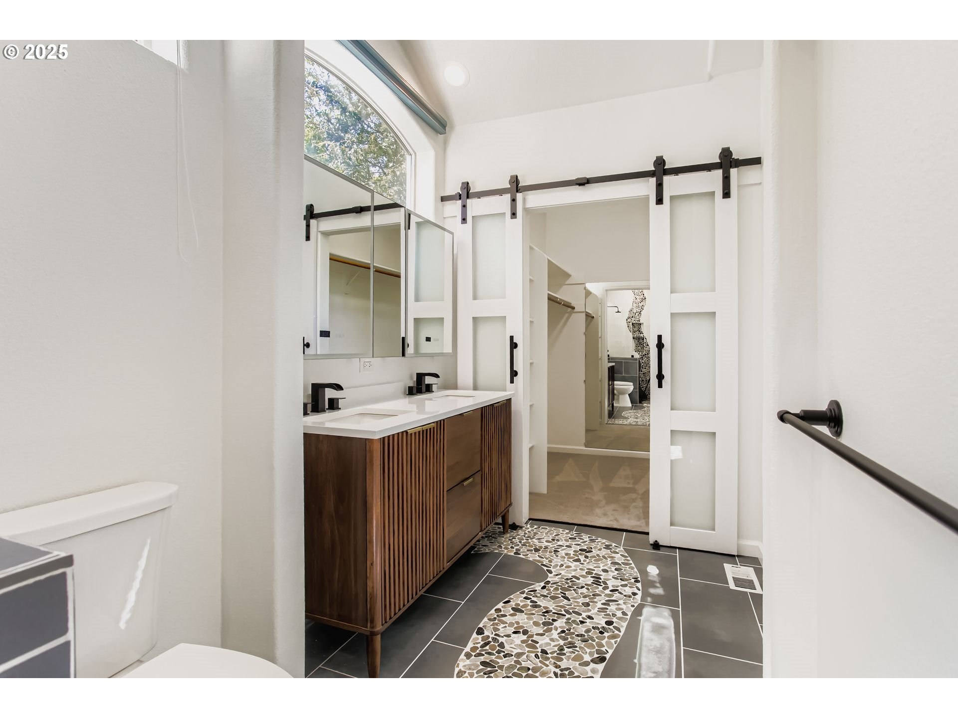 Portland, Oregon 97229, United States, 2 Bedrooms Bedrooms, ,3 BathroomsBathrooms,Residential,Active,190771