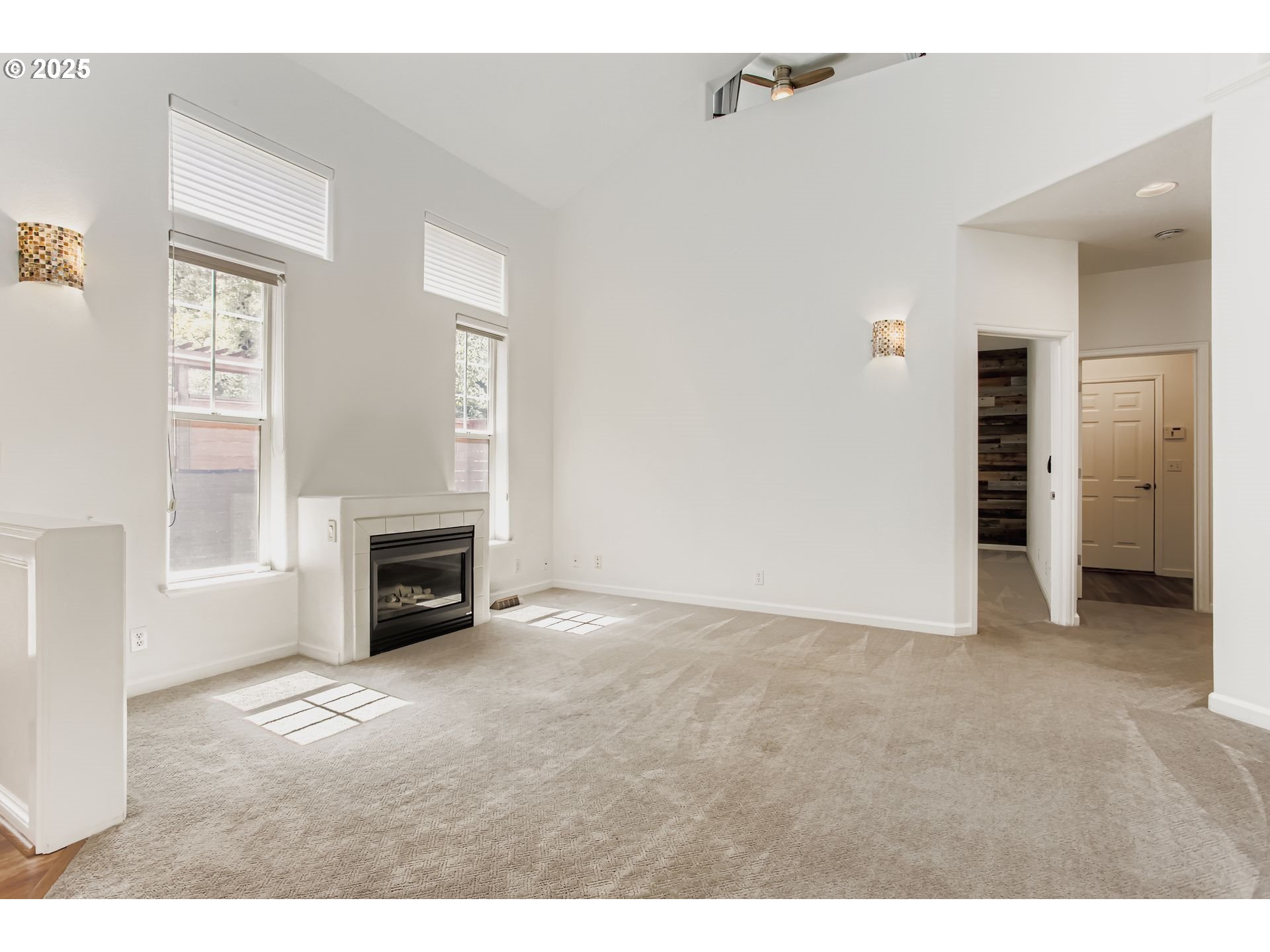 Portland, Oregon 97229, United States, 2 Bedrooms Bedrooms, ,3 BathroomsBathrooms,Residential,Active,190771