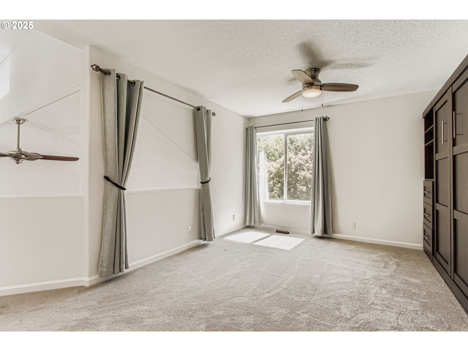 Portland, Oregon 97229, United States, 2 Bedrooms Bedrooms, ,3 BathroomsBathrooms,Residential,Active,190771