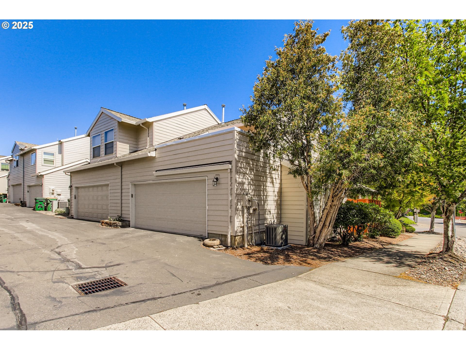 Portland, Oregon 97229, United States, 2 Bedrooms Bedrooms, ,3 BathroomsBathrooms,Residential,Active,190771