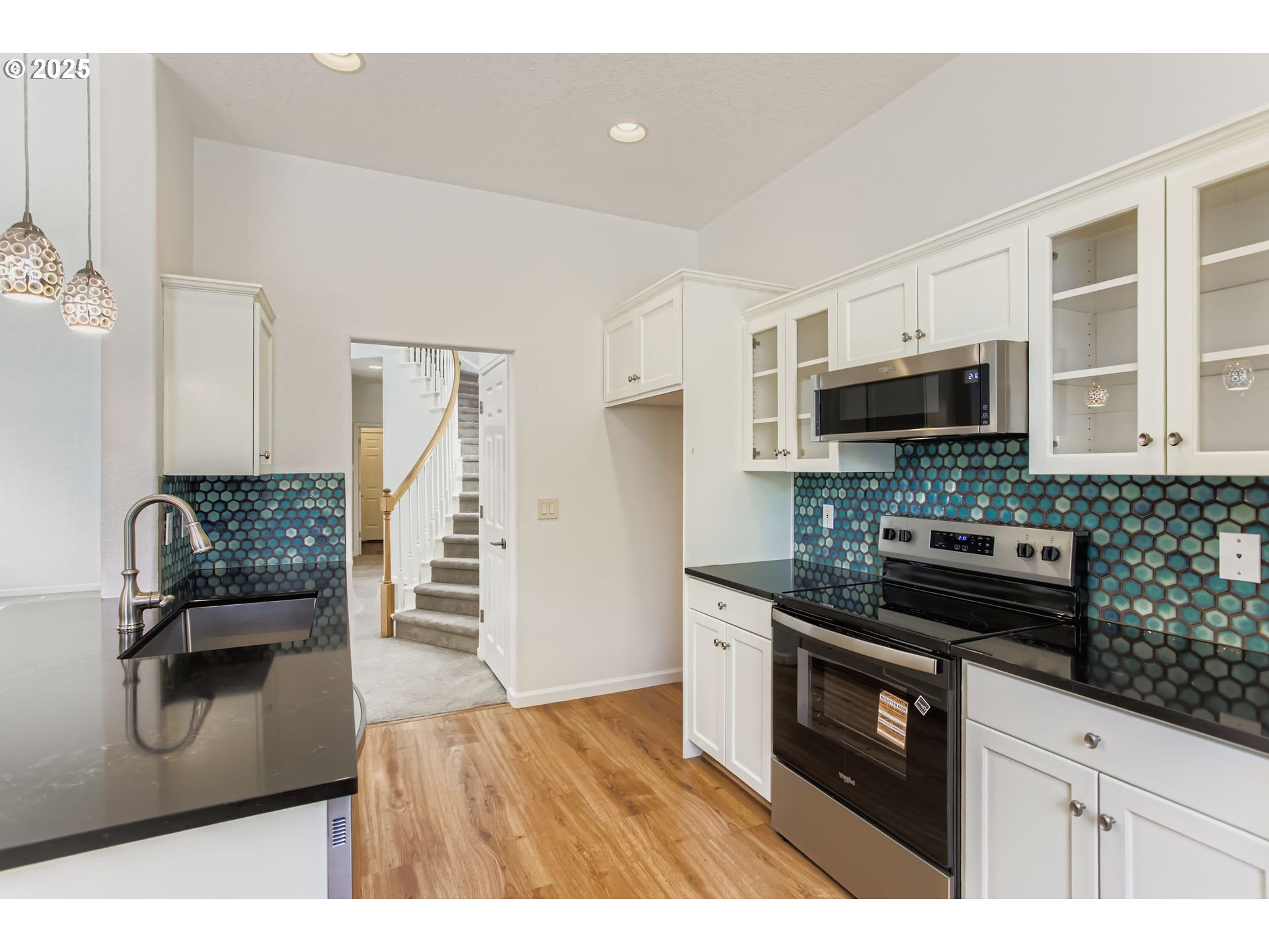 Portland, Oregon 97229, United States, 2 Bedrooms Bedrooms, ,3 BathroomsBathrooms,Residential,Active,190771