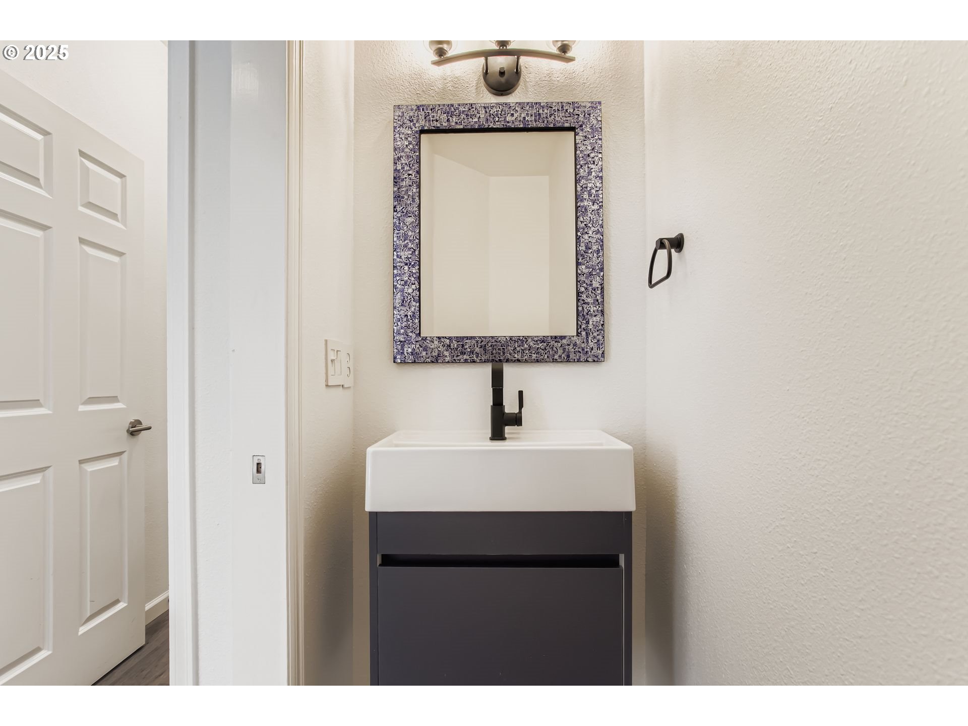 Portland, Oregon 97229, United States, 2 Bedrooms Bedrooms, ,3 BathroomsBathrooms,Residential,Active,190771