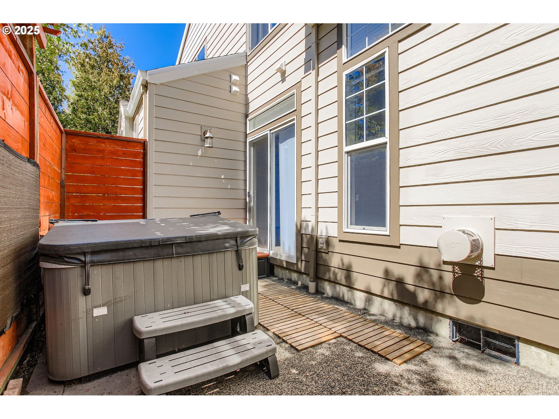 Portland, Oregon 97229, United States, 2 Bedrooms Bedrooms, ,3 BathroomsBathrooms,Residential,Active,190771