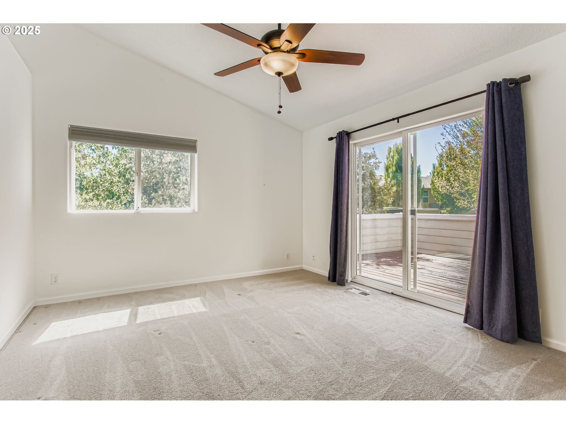 Portland, Oregon 97229, United States, 2 Bedrooms Bedrooms, ,3 BathroomsBathrooms,Residential,Active,190771