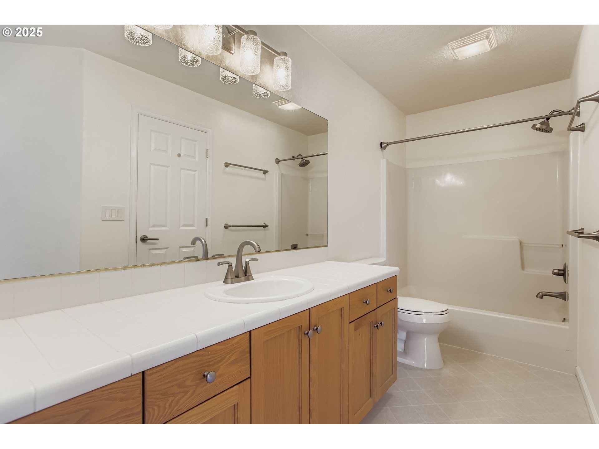 Portland, Oregon 97229, United States, 2 Bedrooms Bedrooms, ,3 BathroomsBathrooms,Residential,Active,190771