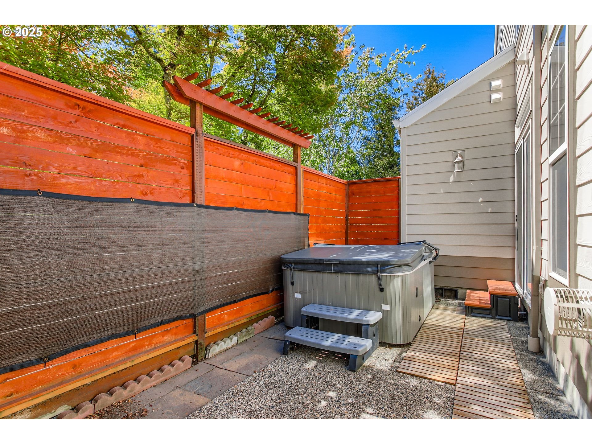 Portland, Oregon 97229, United States, 2 Bedrooms Bedrooms, ,3 BathroomsBathrooms,Residential,Active,190771