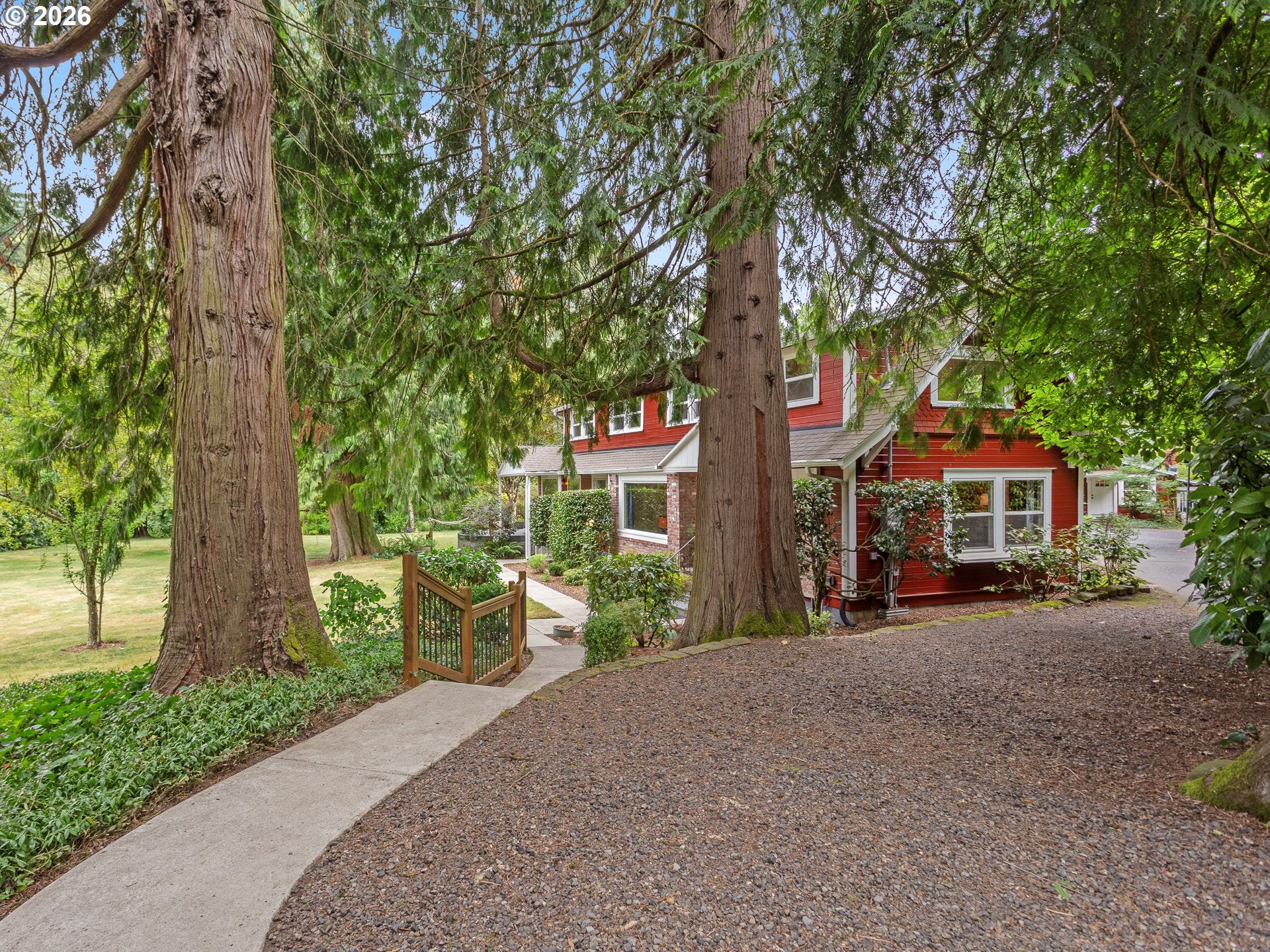 541 SE PARK DR