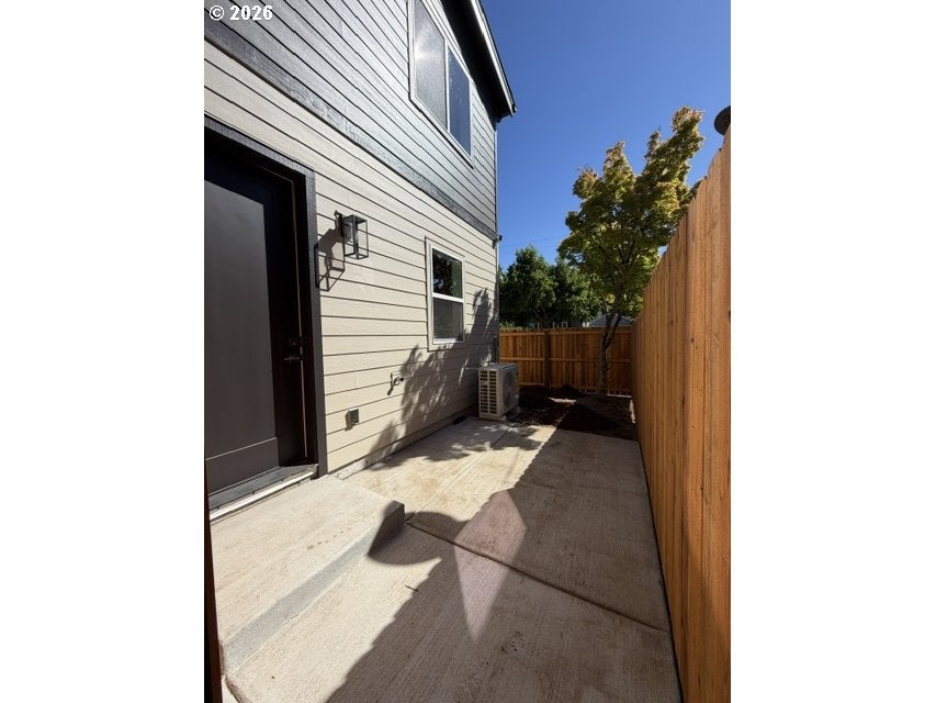 4586 Carlton