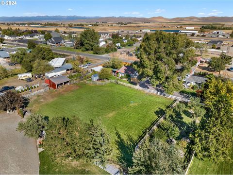 A home in Baker City