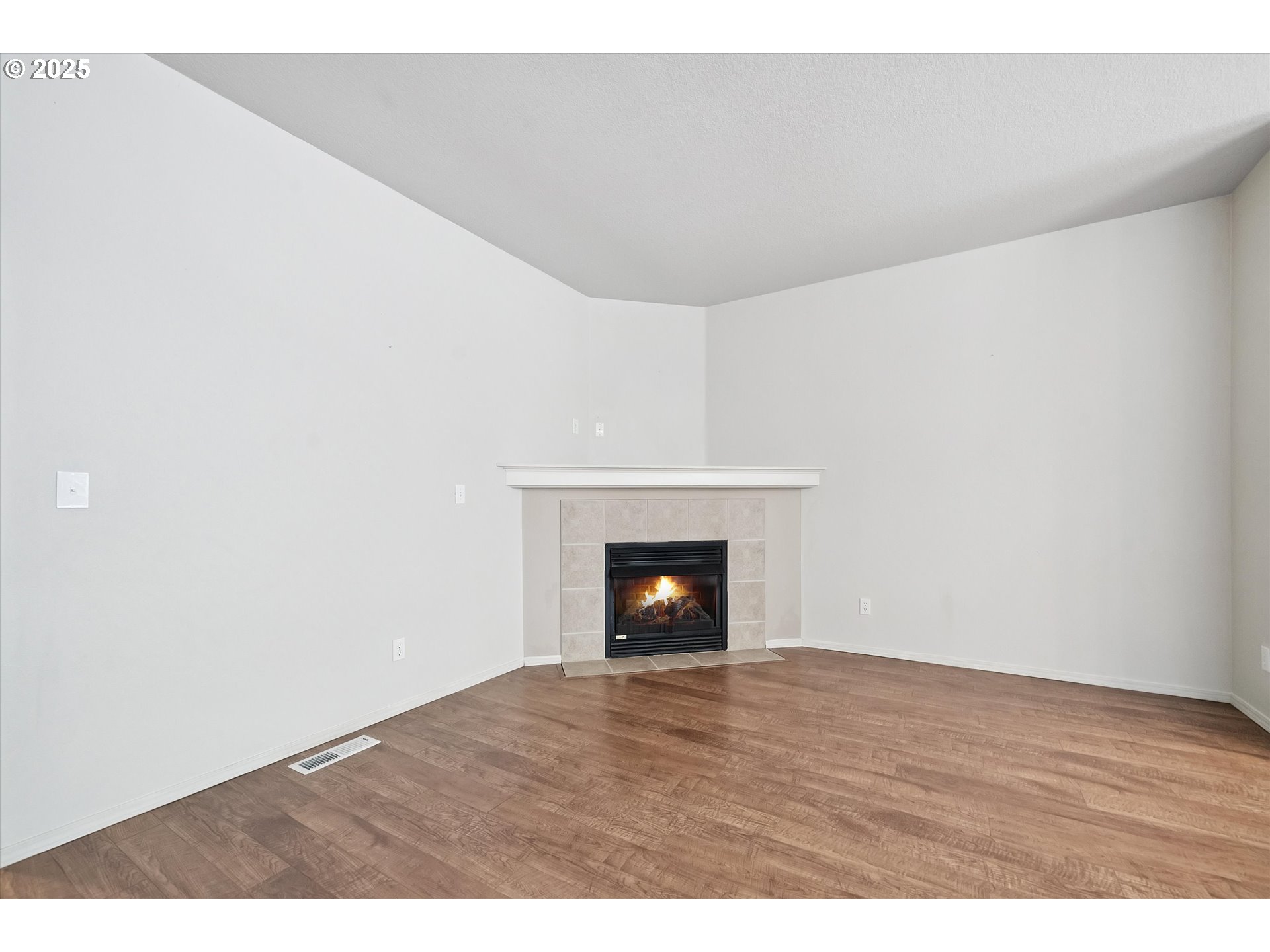 2514 SE LINDEN PL