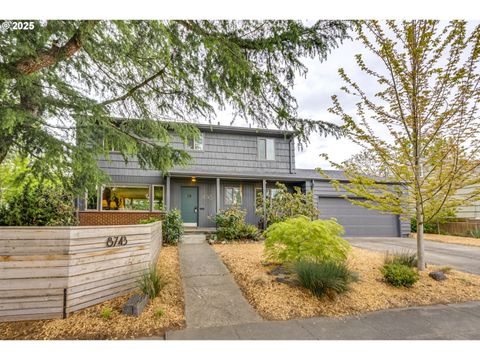 8743 E BURNSIDE ST Portland OR 97216
