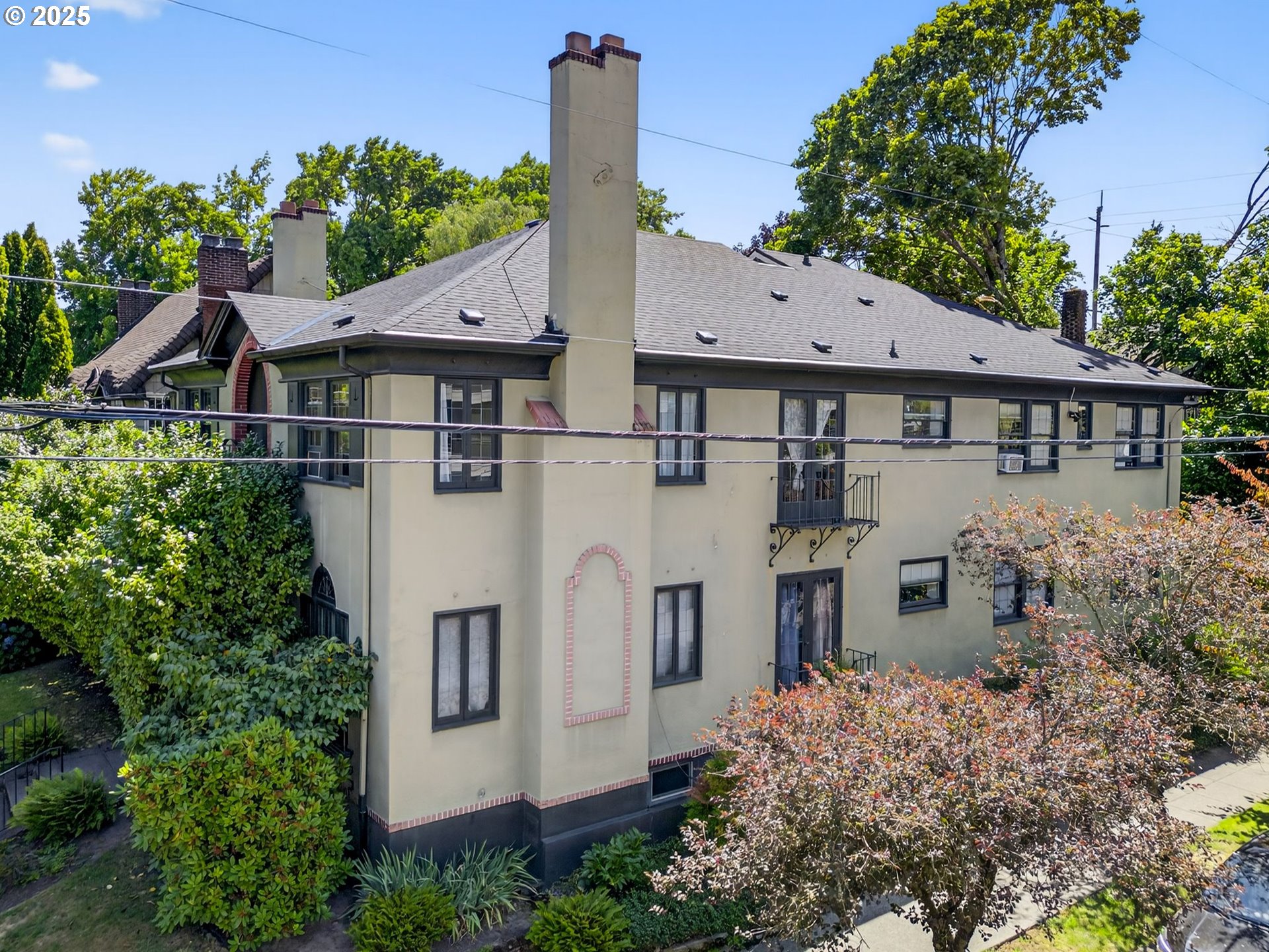 1404 NE HANCOCK ST