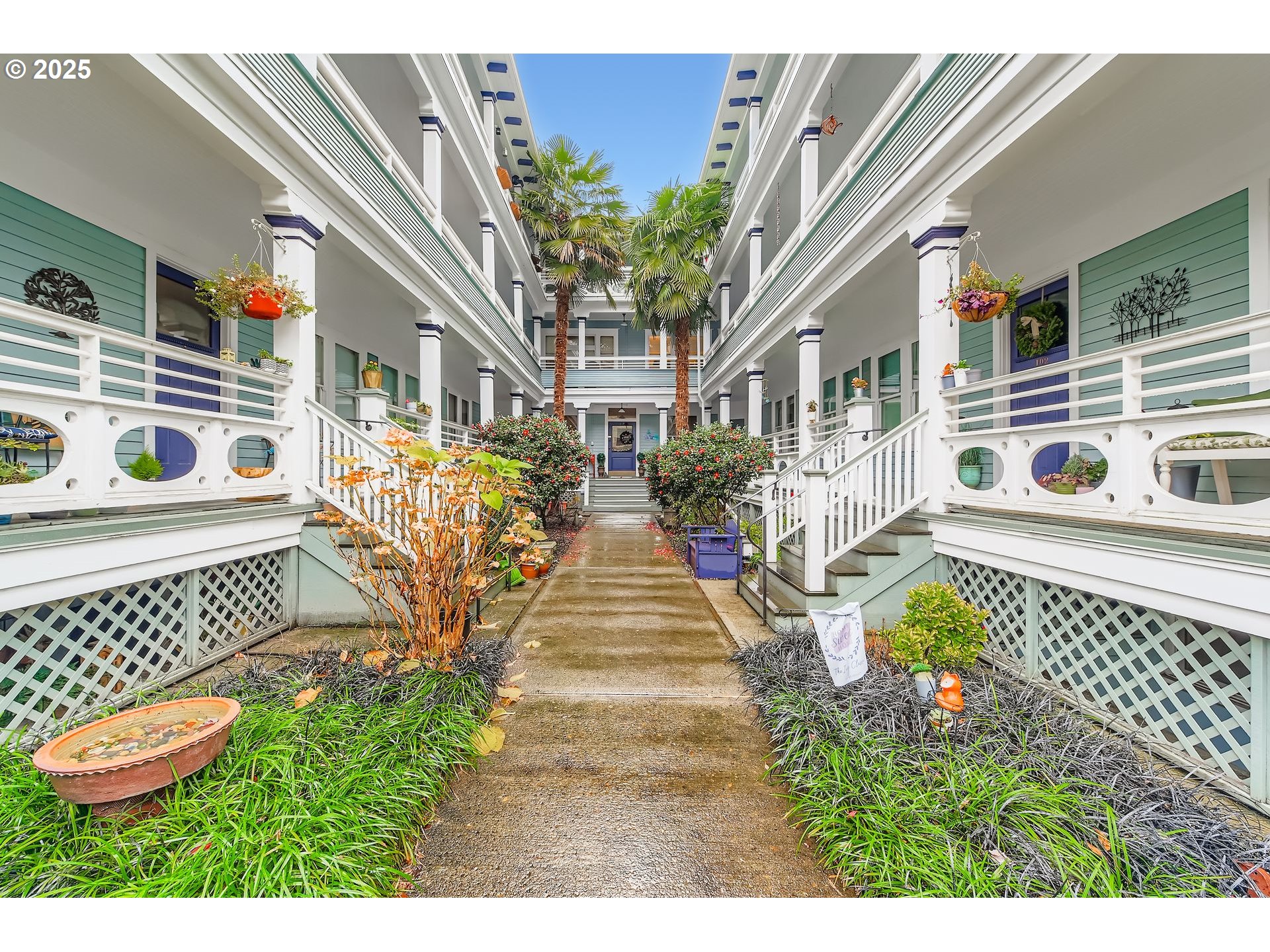 2127 NW IRVING ST 202