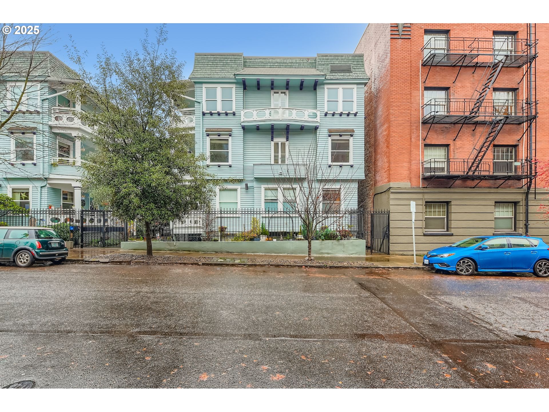 2127 NW IRVING ST 202