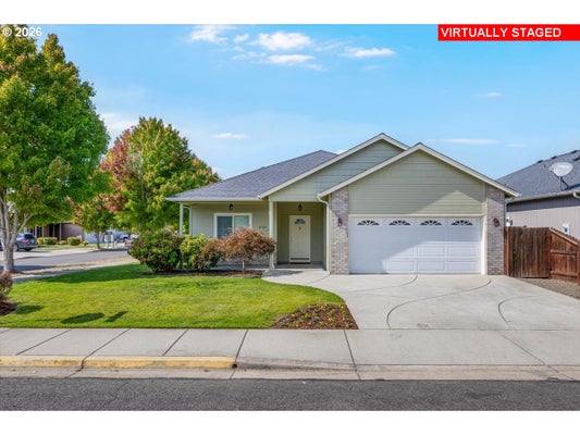 1633 CLAUDIA WAY, GRANTS PASS, OR 97527 - Image 1e35cadfcd92fecd63bce4182d00c4dc/2638581761