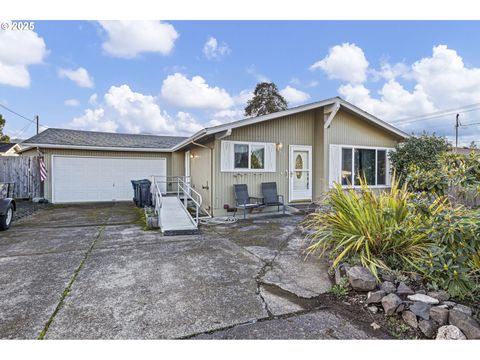 Photo of 26 E 3rd St, Lowell, OR 97452 (MLS # 625286266)