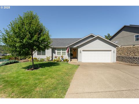 628 NE CUMMINS ST Roseburg OR 97470