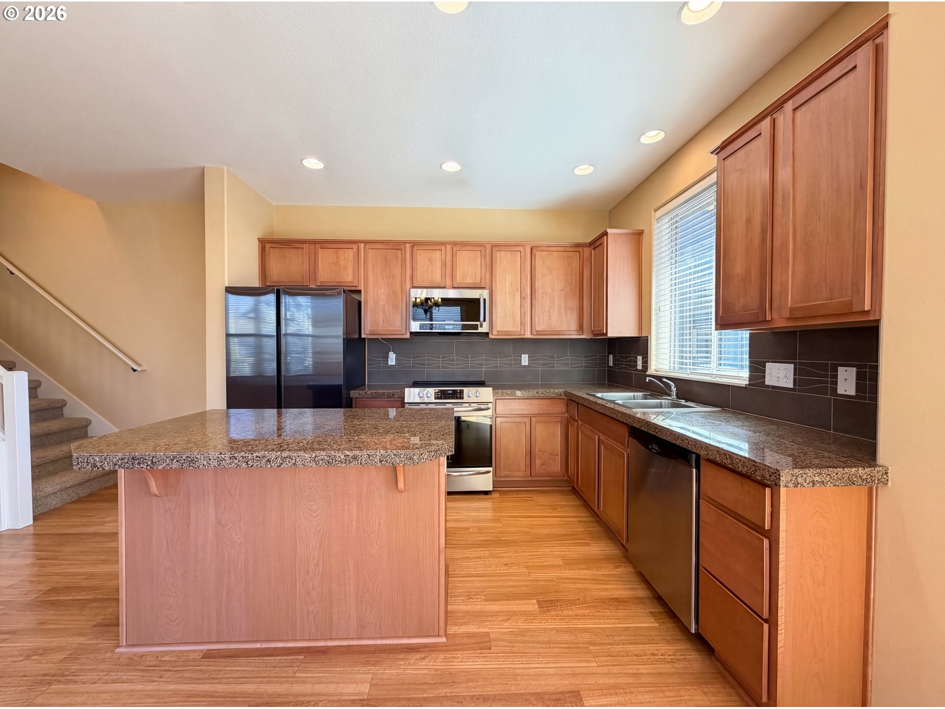 1402 NE EDGEFIELD ST