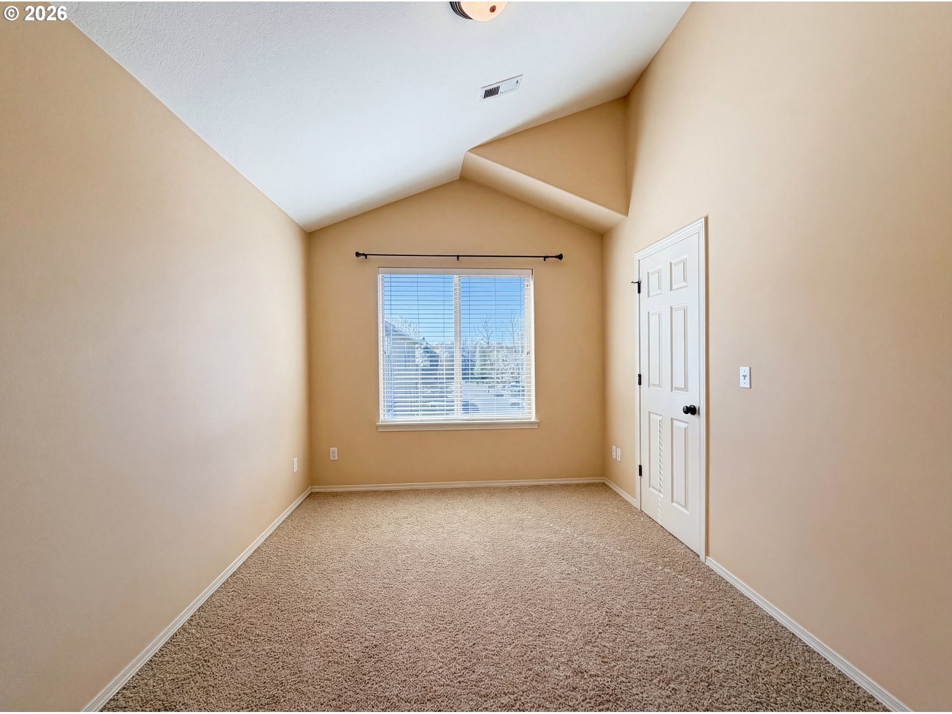 1402 NE EDGEFIELD ST