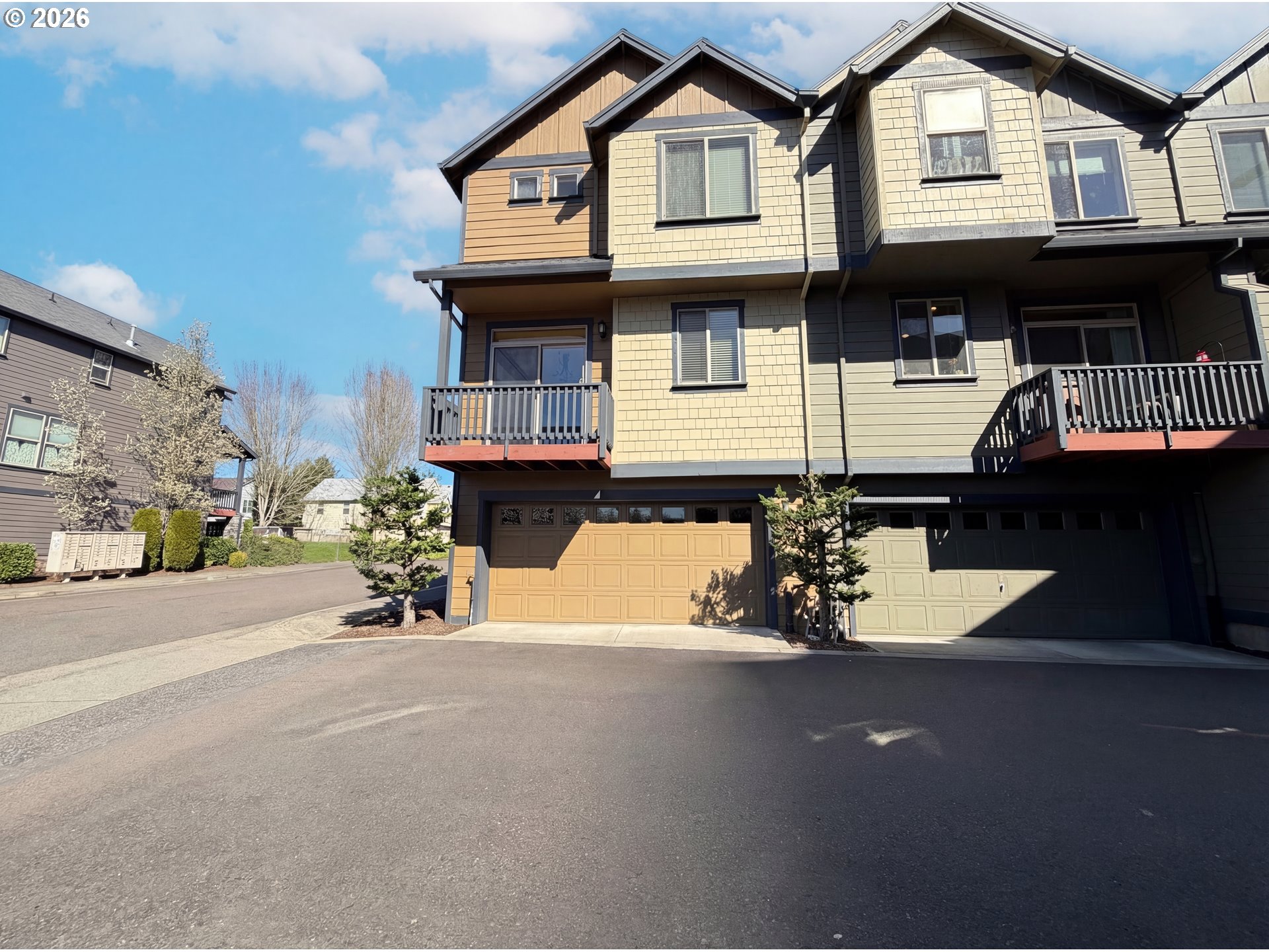 1402 NE EDGEFIELD ST