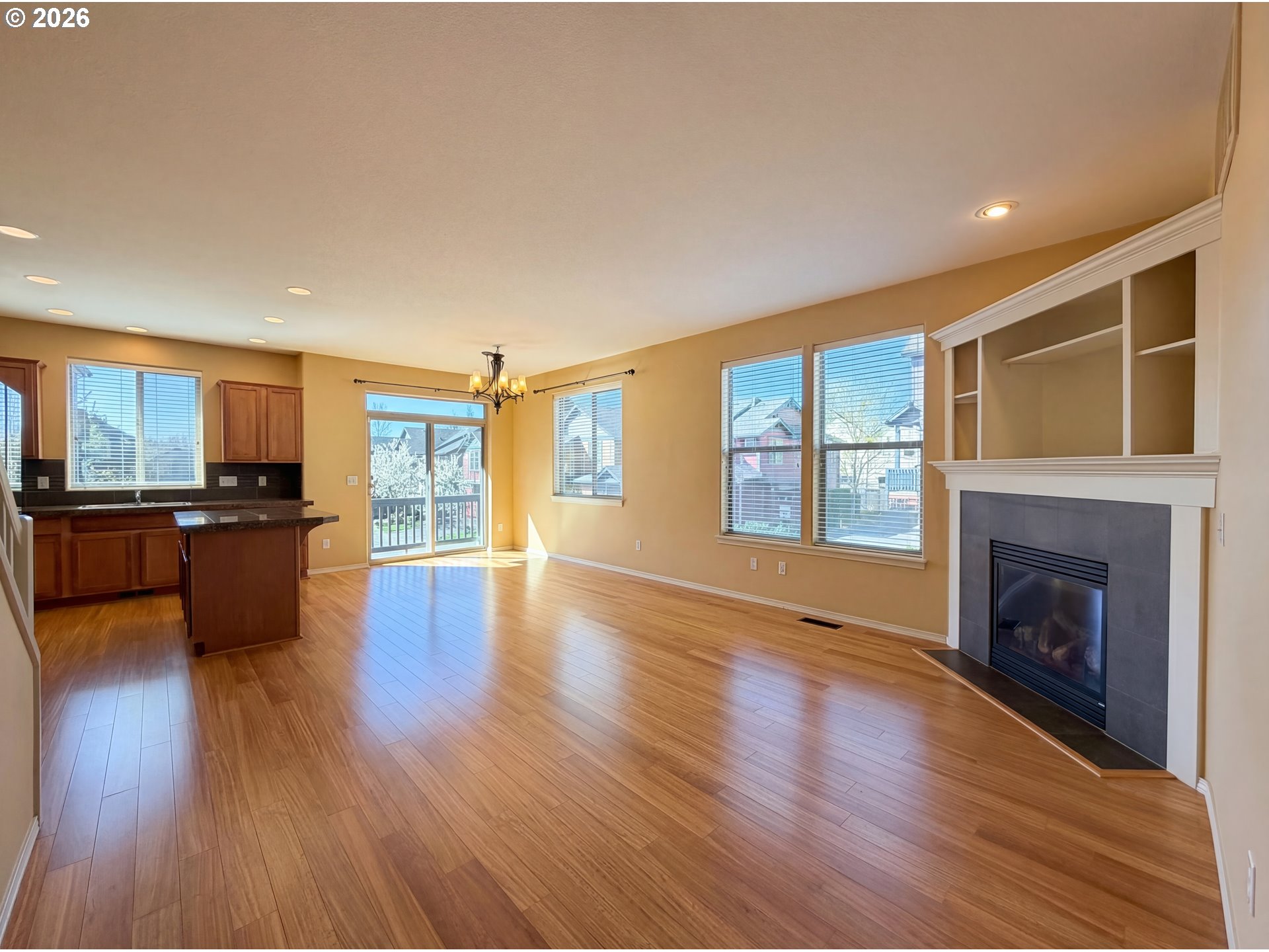 1402 NE EDGEFIELD ST