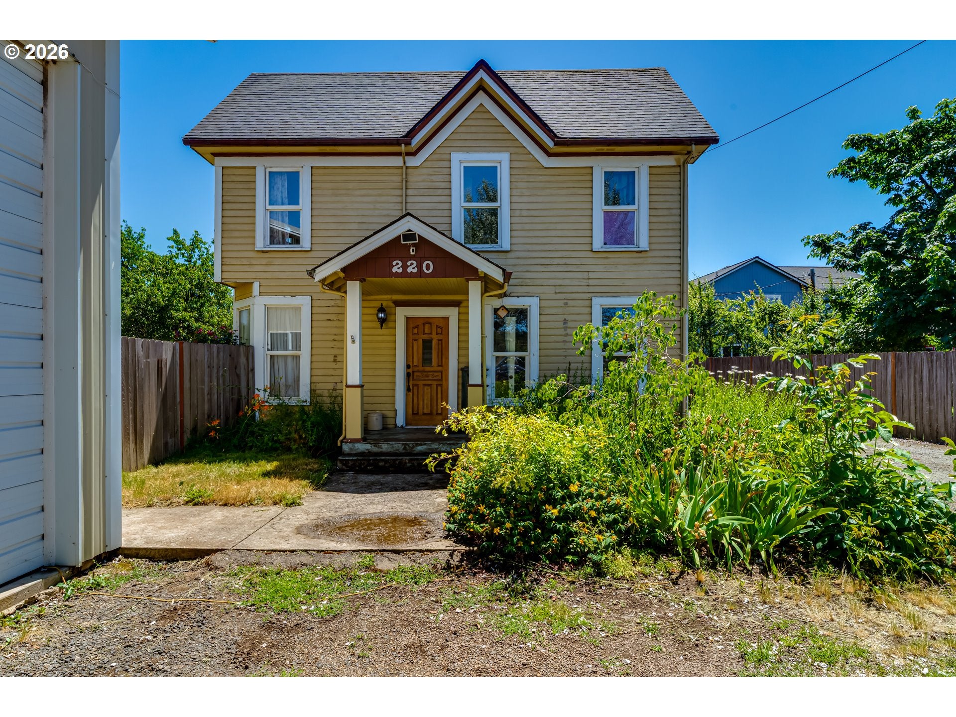 220 E MAIN ST
