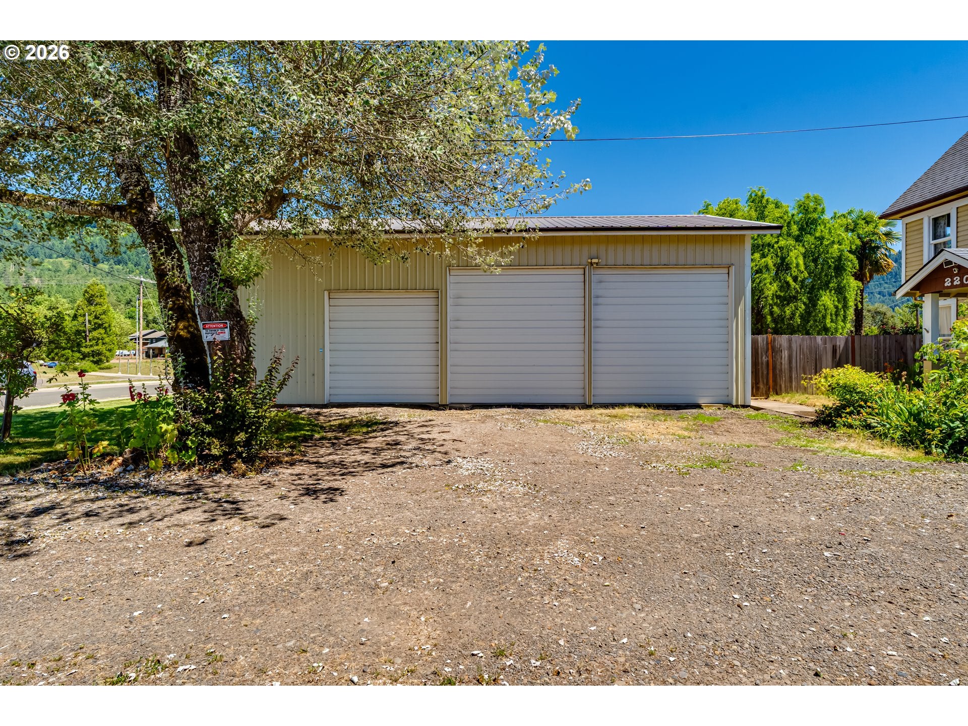 220 E MAIN ST