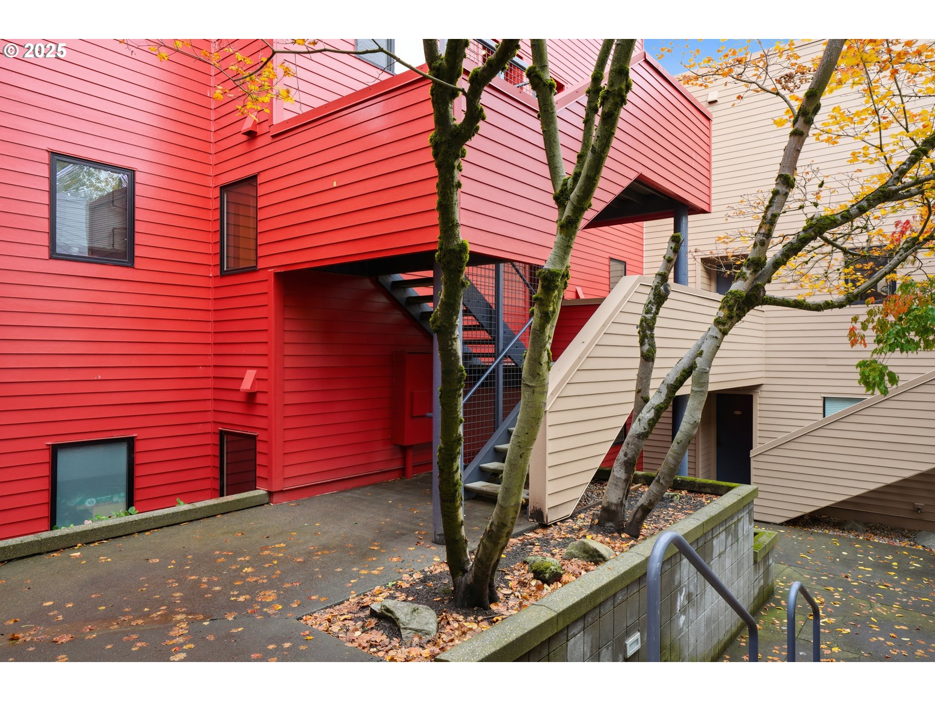 820 NW NAITO PKWY G11